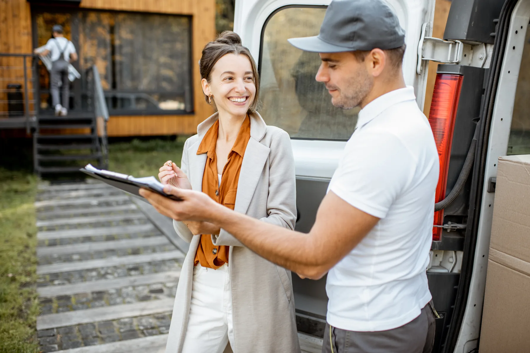 Customer and mover discussing a move